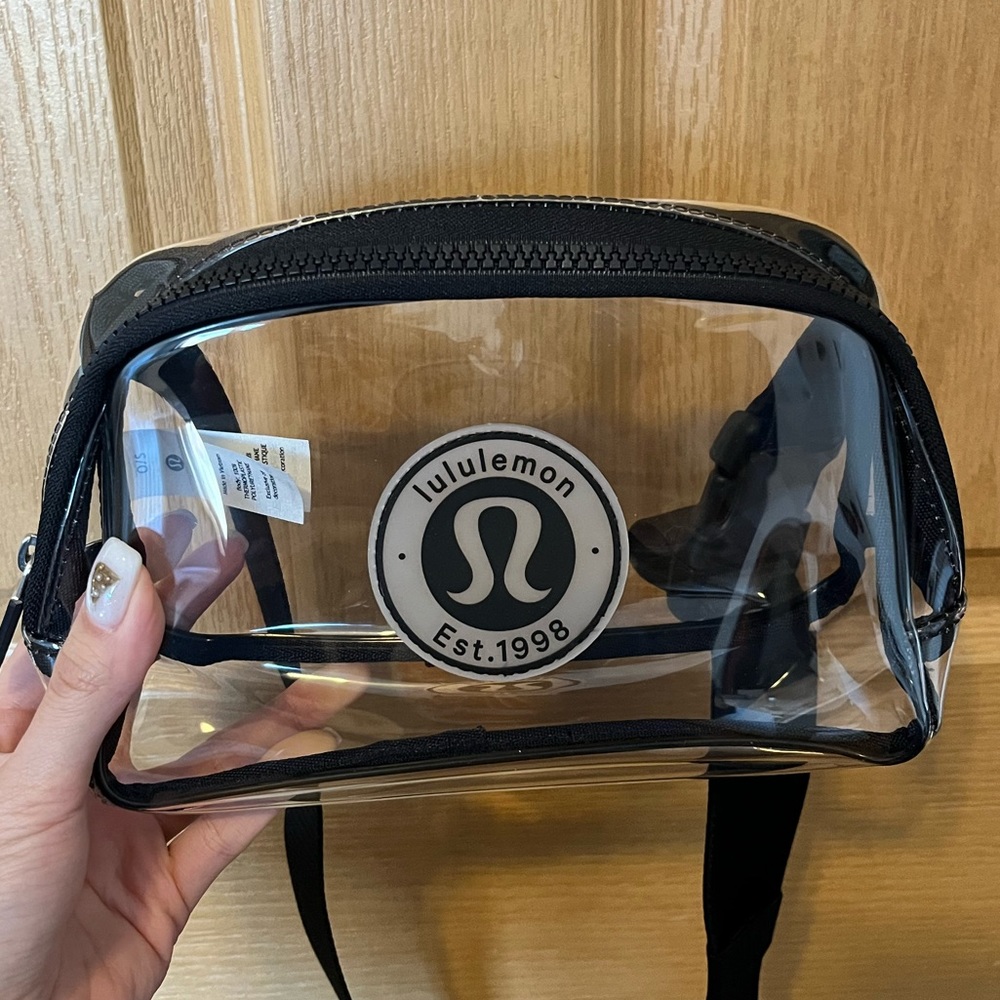 Lululemon everywhere belt bag